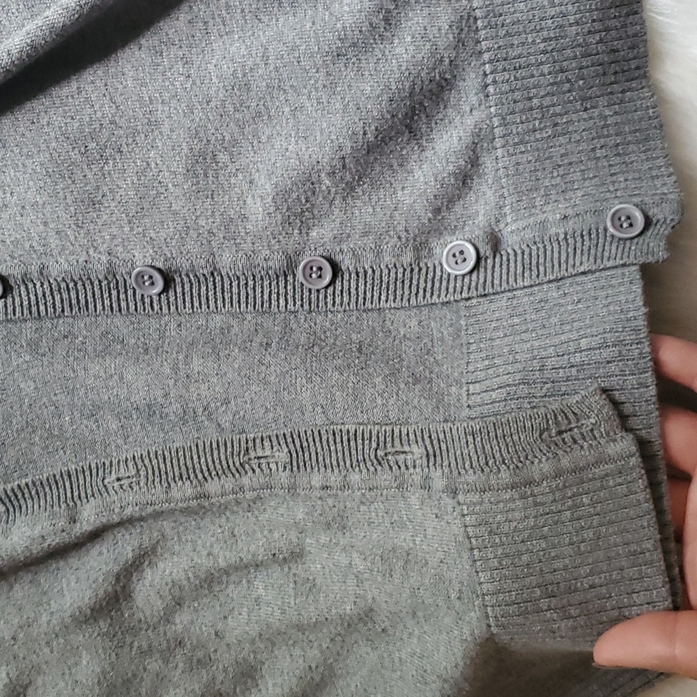 GUC button down cardi - Picture 2 of 6